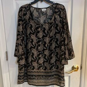 Avenue blouse size 18/20 like new black with beige and white design, black tank